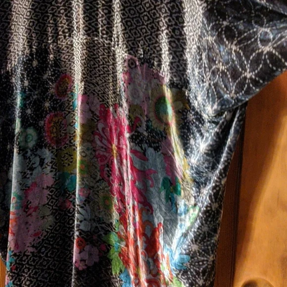 Johnny Was Elegant Black and Gray Velvet Kimono Open Cardigan - Picture 8 of 9